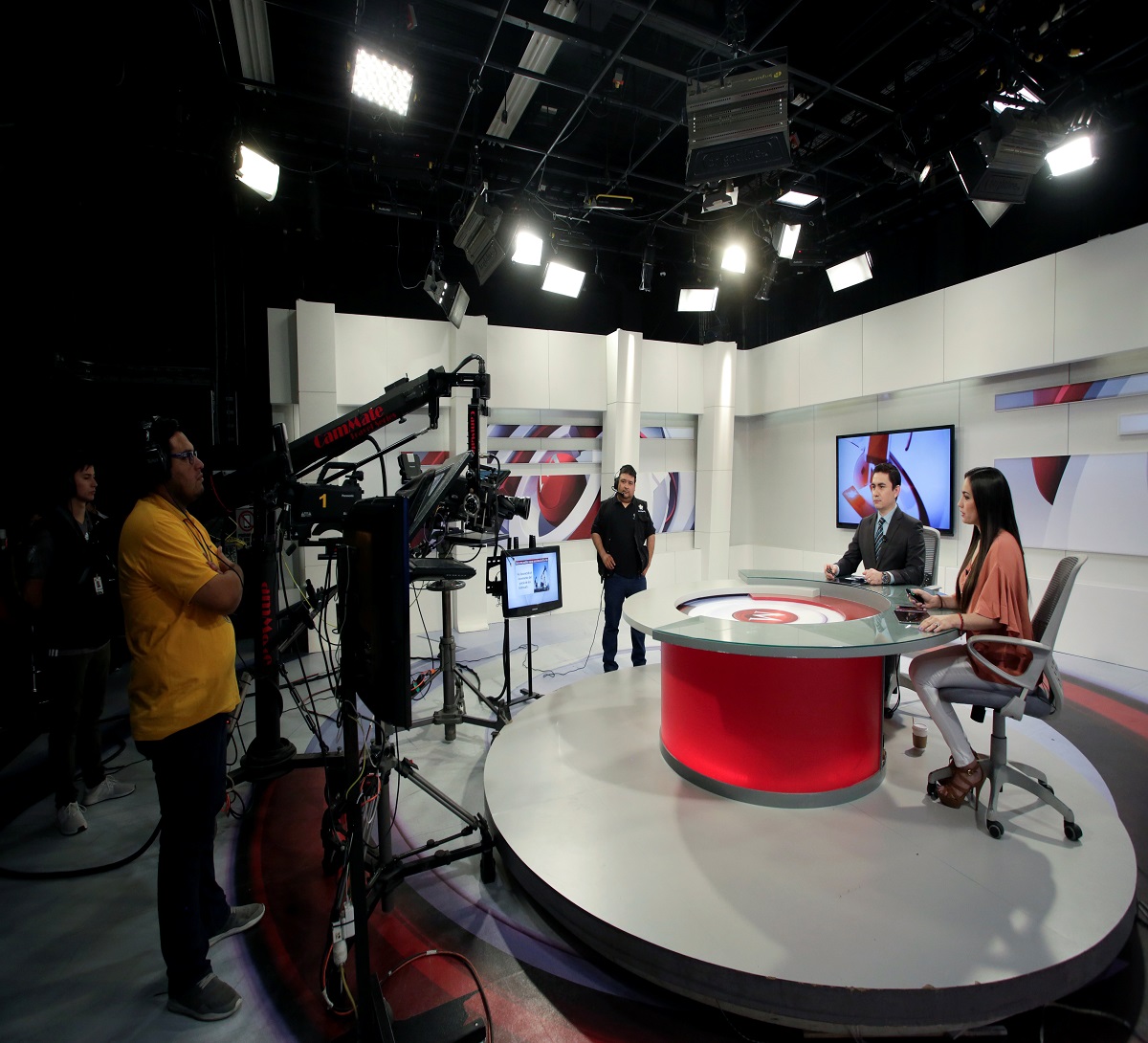 News anchors are seen at a studio of Mexican television cable news channel MIlenio TV in Monterrey, Mexico May 4, 2018. Picture taken May 4, 2018. REUTERS/Daniel Becerril - RC17D2A73B00